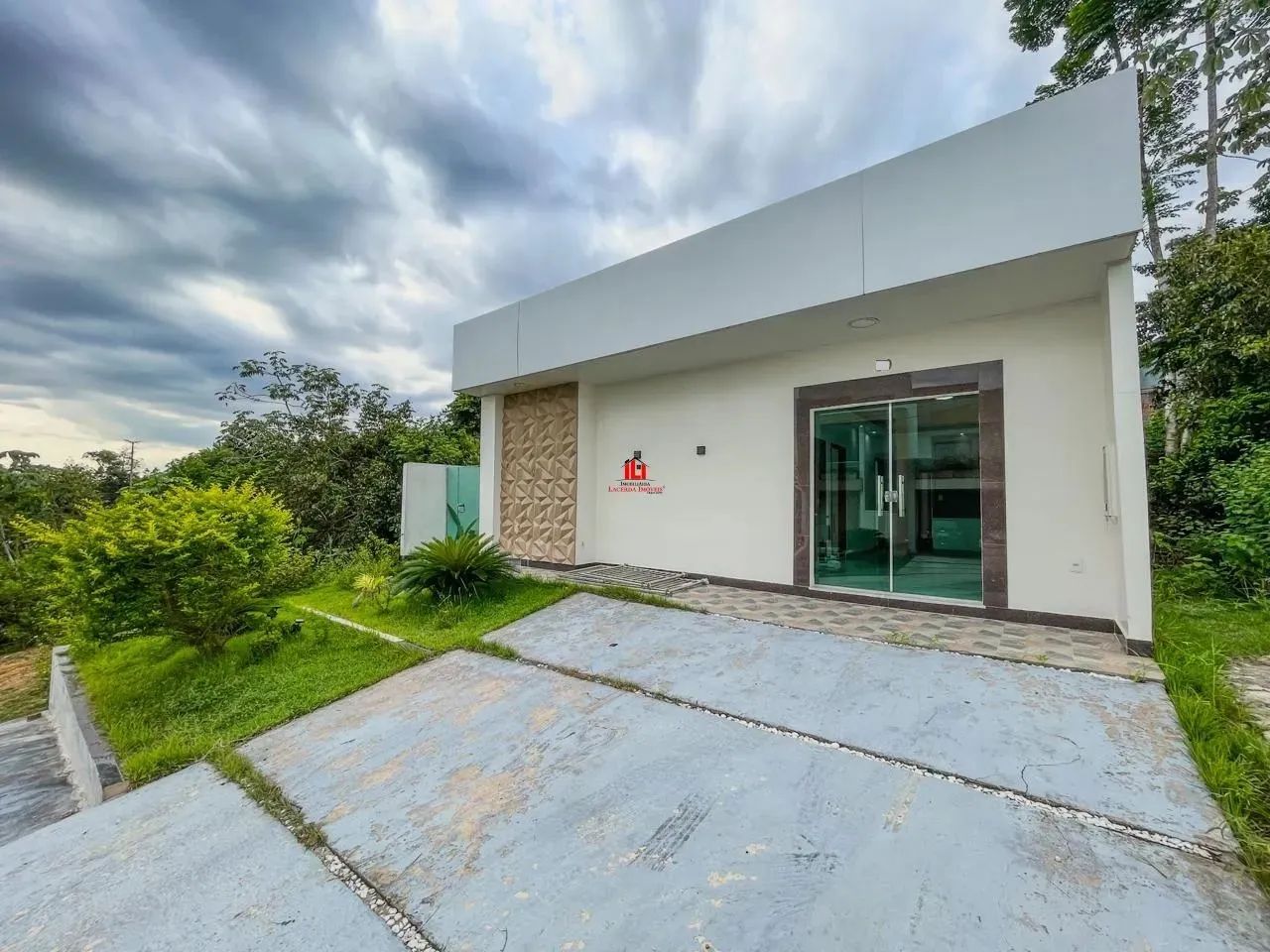 Casa Térrea no Quinta das Marinas com 3 Suítes/ Edícula espaçosa/ 4 vagas
