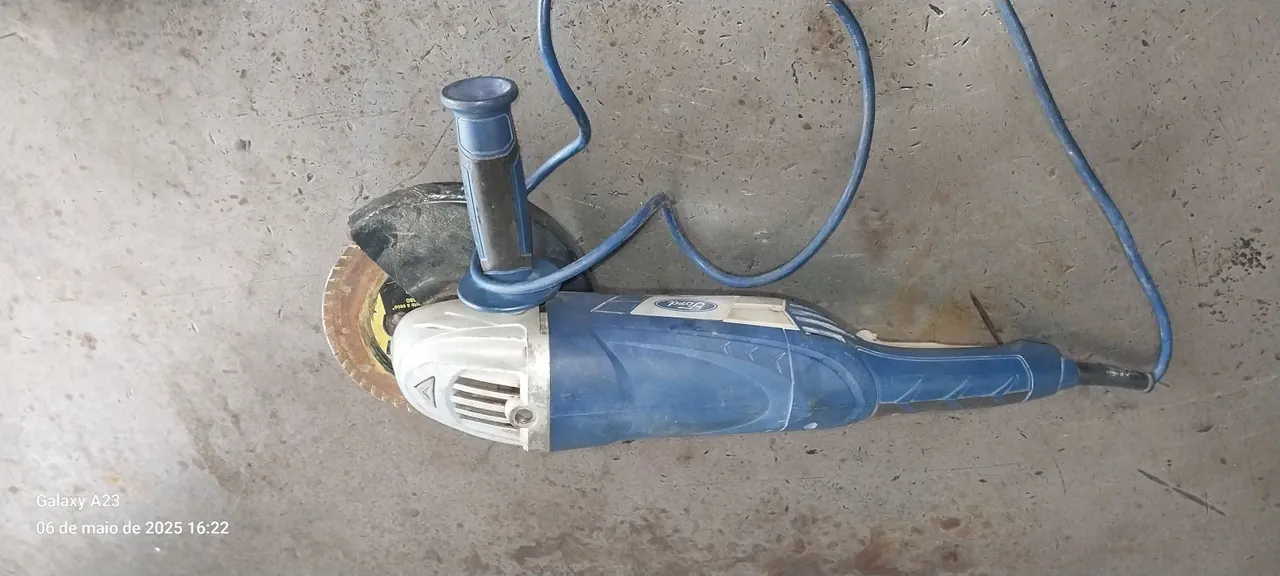 Vendo Esmilhadeira Angular Ford. Usada potência 110V