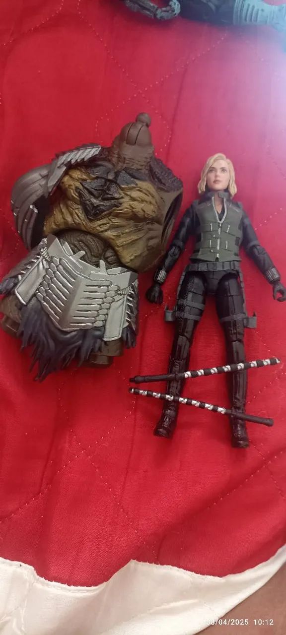 Bonecos de ação da Black Widow e o Caveira Vermelha - Foto 2
