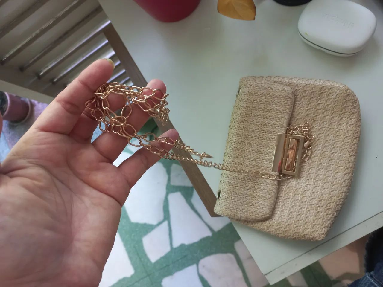 Bolsa de Ombro Palha com Detalhes Dourados - Foto 2