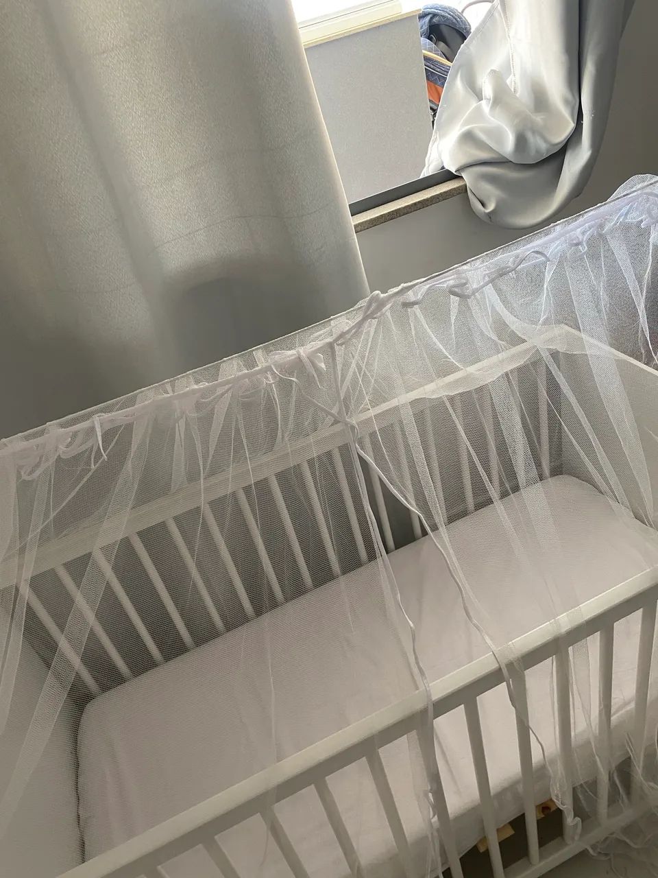 Berço de bebê novo branco 