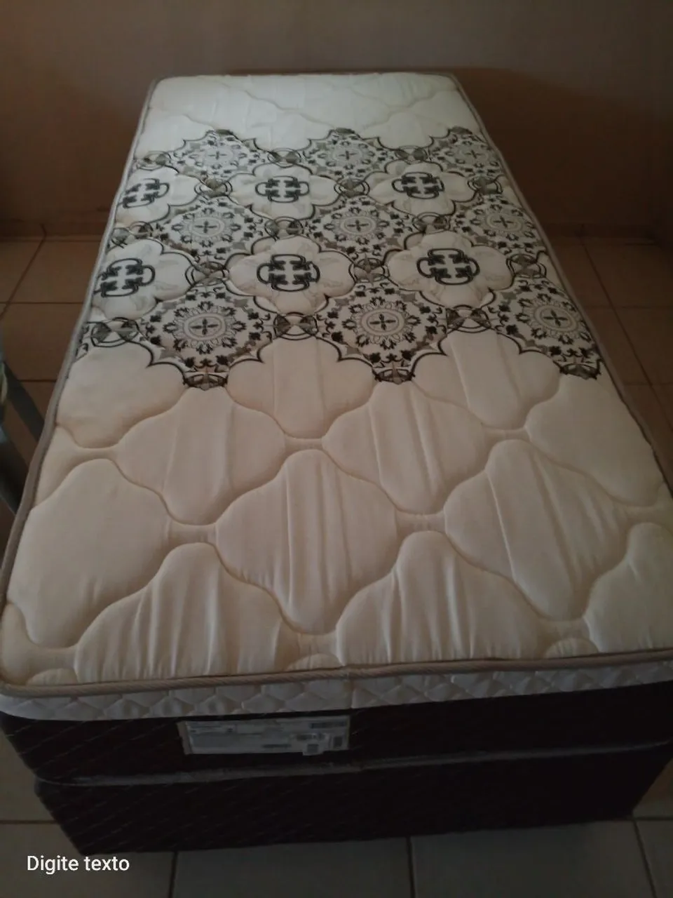 Cama de solteiro , Novinha.