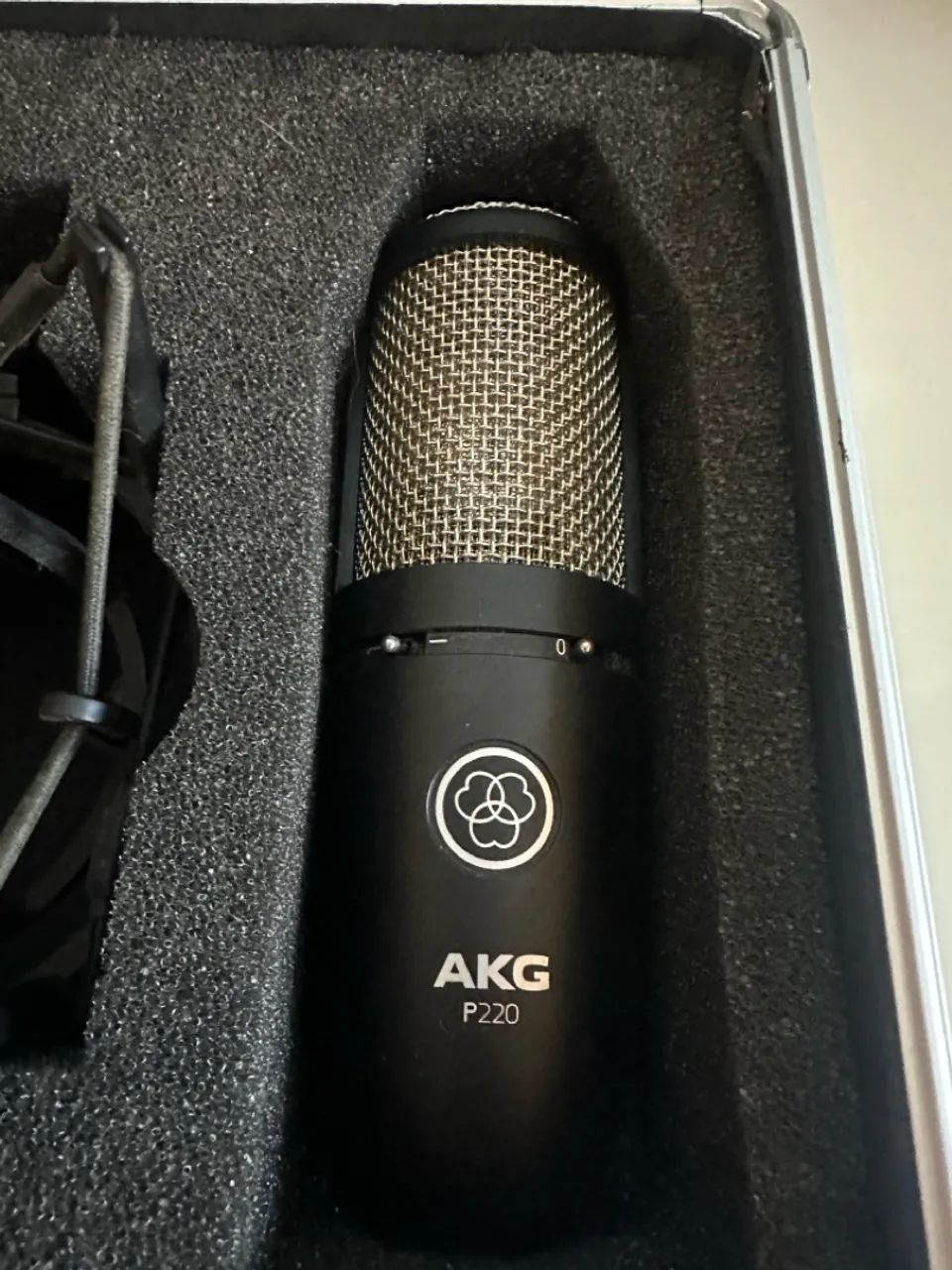 Microfone Condensador AKG P220 - Alta Qualidade