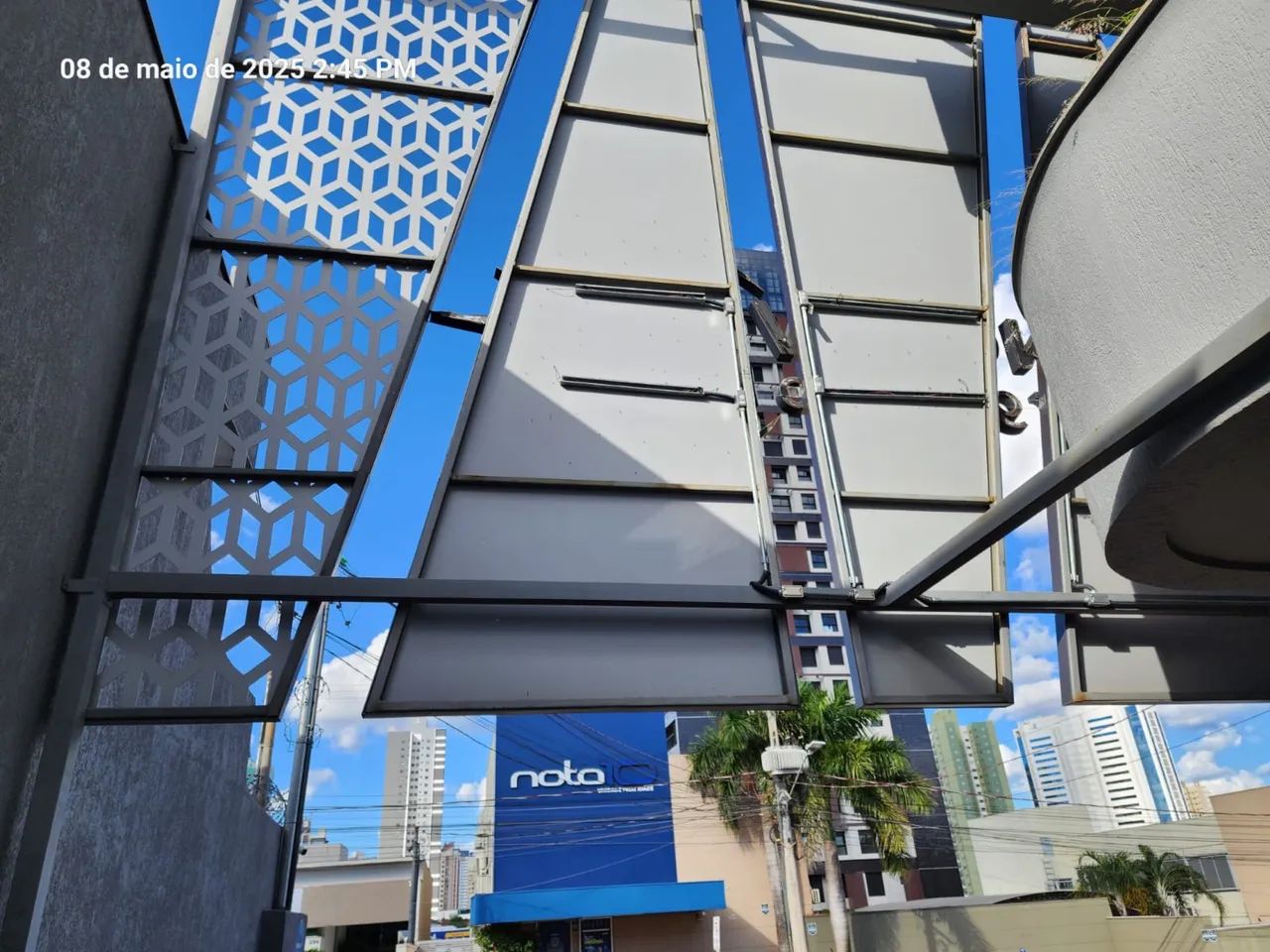 Fachada pronta para instalação em terreno com 12 de frente 64706689073410122