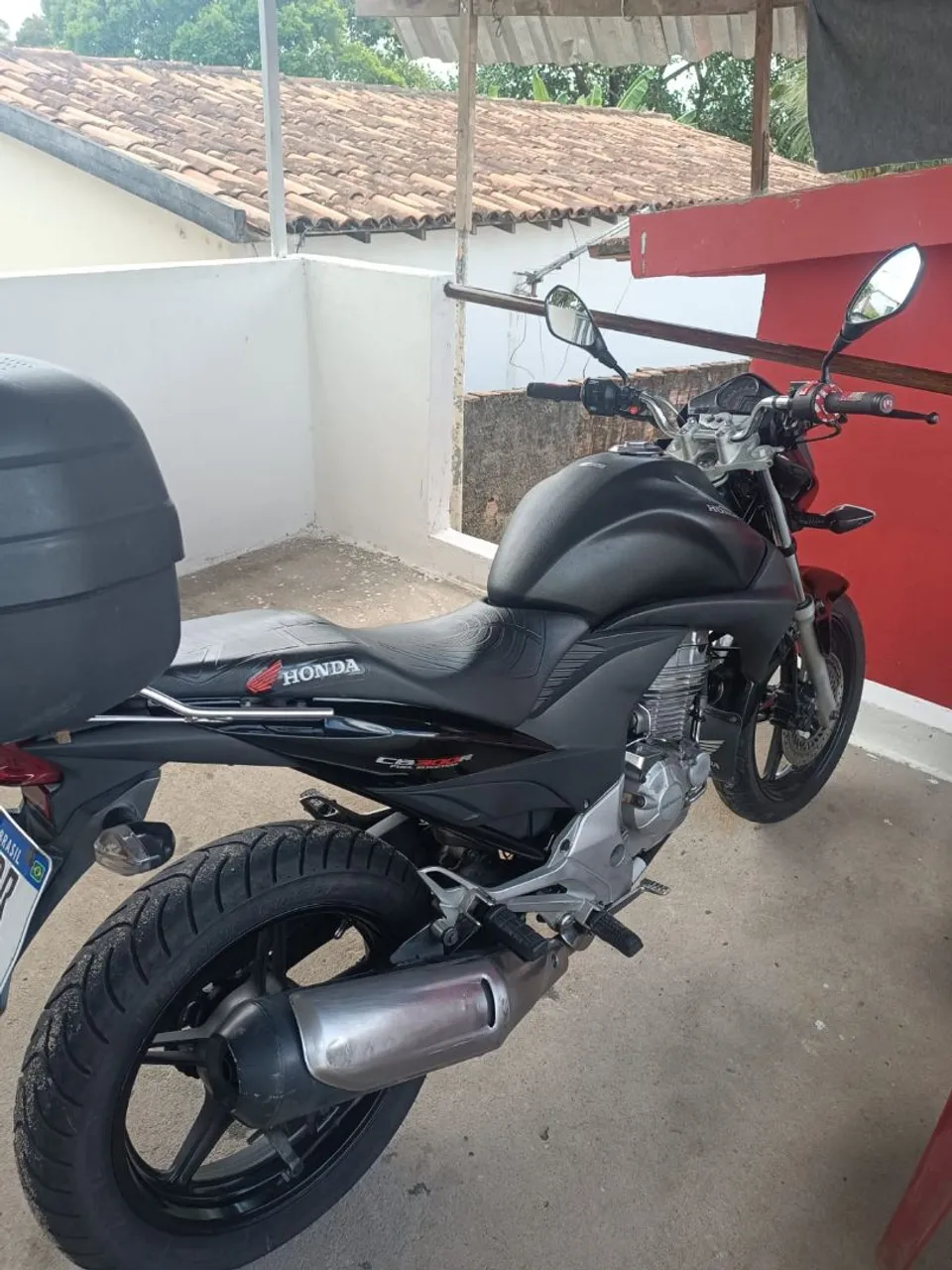 Moto usada em estado de novo
