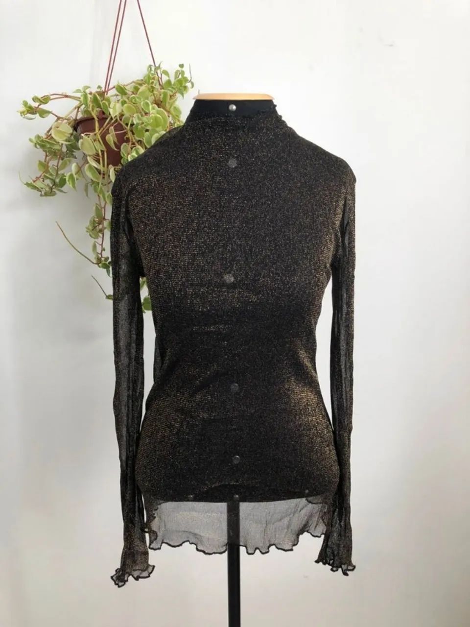 Blusa lurex preta e dourada