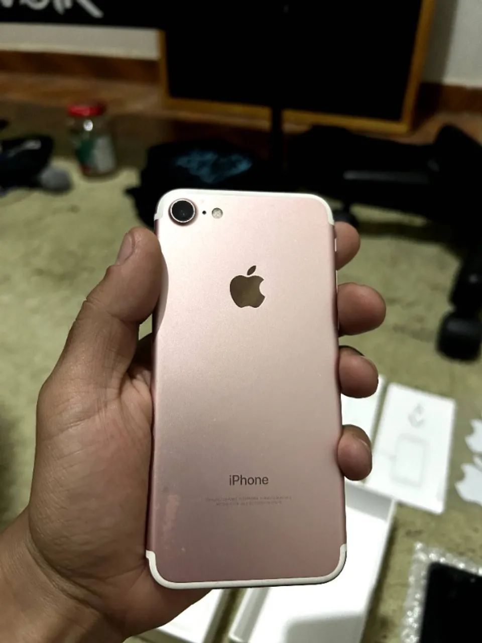 2 iPhones para Peças/Conserto - Modelos A1778 e A1688 - Foto 2