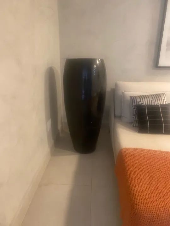 Vaso vietnamita com 1,40 de altura preto seminovo  - Foto 3