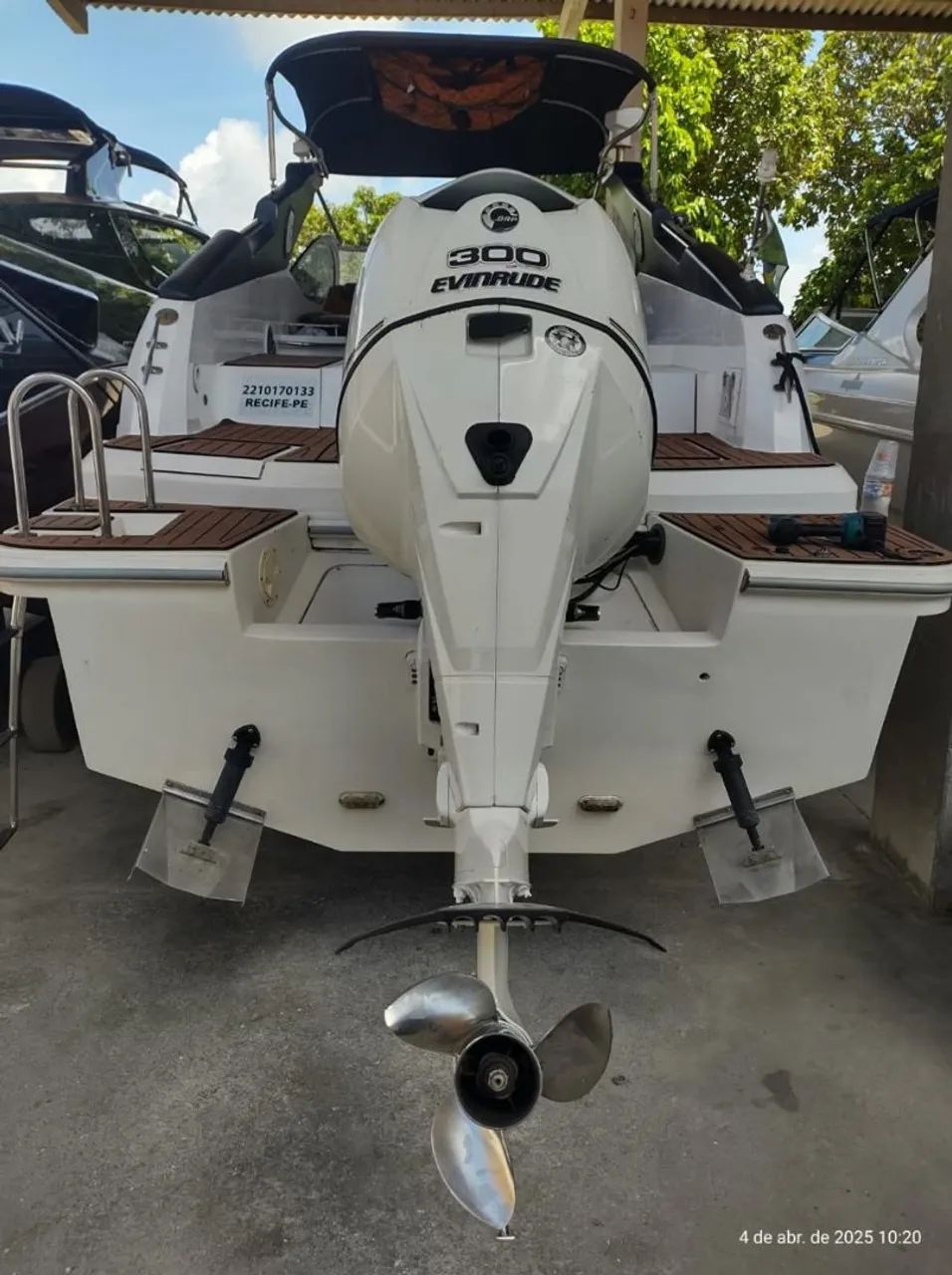 Motor de popa evinrude 300 HP 