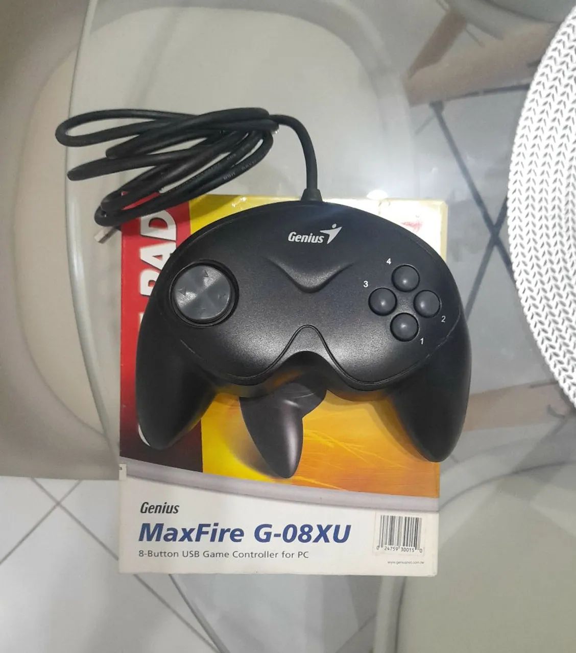 Controle Genius MaxFire G-08XU para PC