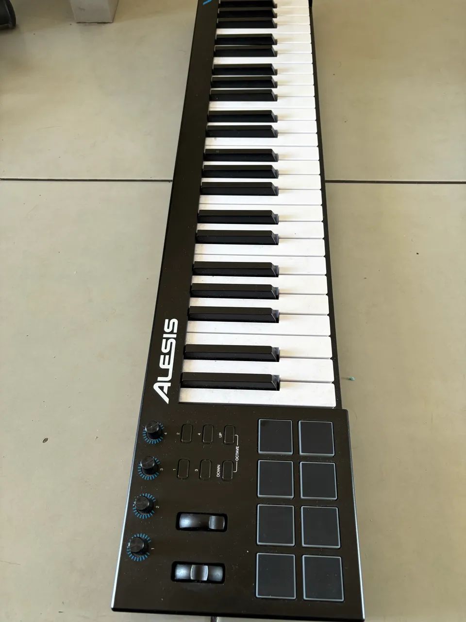 Teclado Midi Alesis 49 teclas - Foto 2