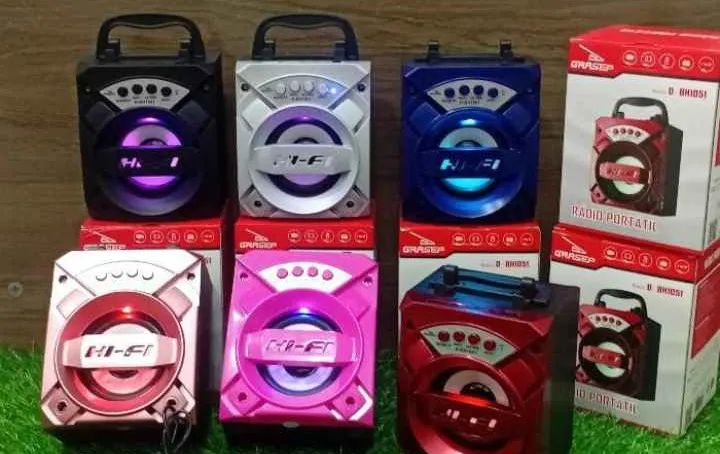 Rádio Portátil Bluethooth Usb Cartão Sd Rádio Fm Som Hi-Fi P2 Rgb