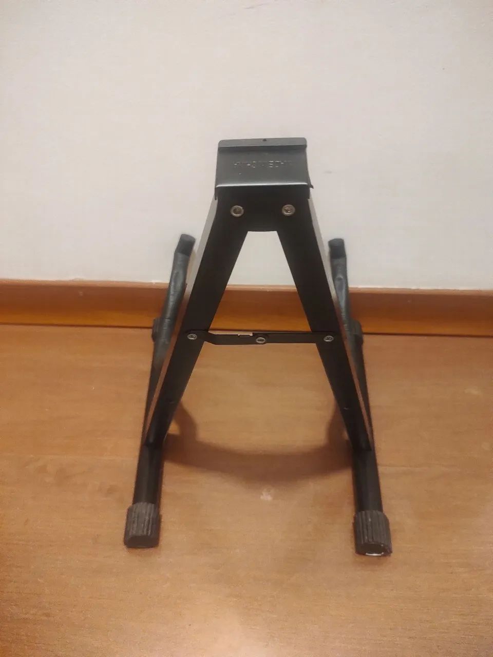 FOLDABLE STAND FOR BASS; GUITAR; ACOUSTIC GUITAR WITH BRIDGE-TYPE RESONATOR64728252848513122