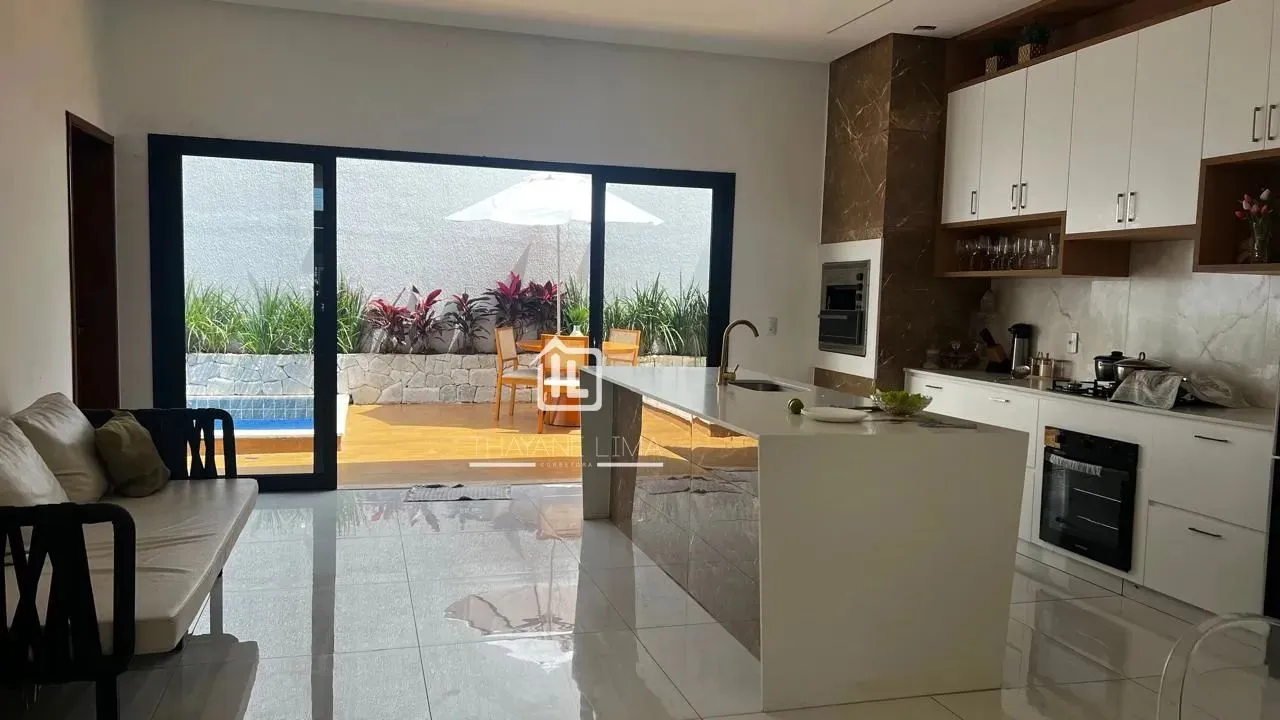 Imóvel para venda tem 246 metros quadrados com 4 quartos