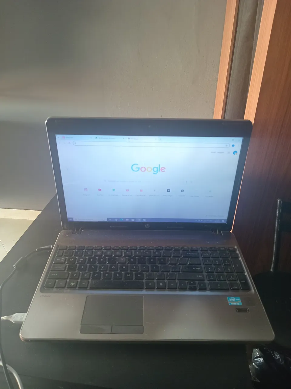 Notebook HP processador core i3 4g( apens marcas de uso), funciona perfeitamente