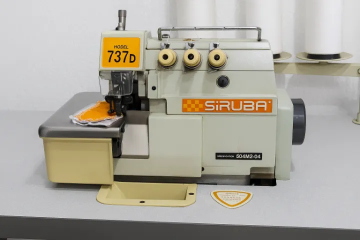 Máquina Overlock Industrial Siruba 737D Revisada - Ótima para Acabamentos!