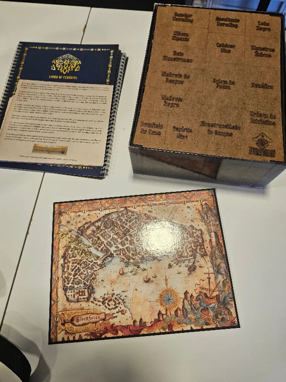 Gloomhaven presas de leão + insert + 4 paineis com case - Foto 2