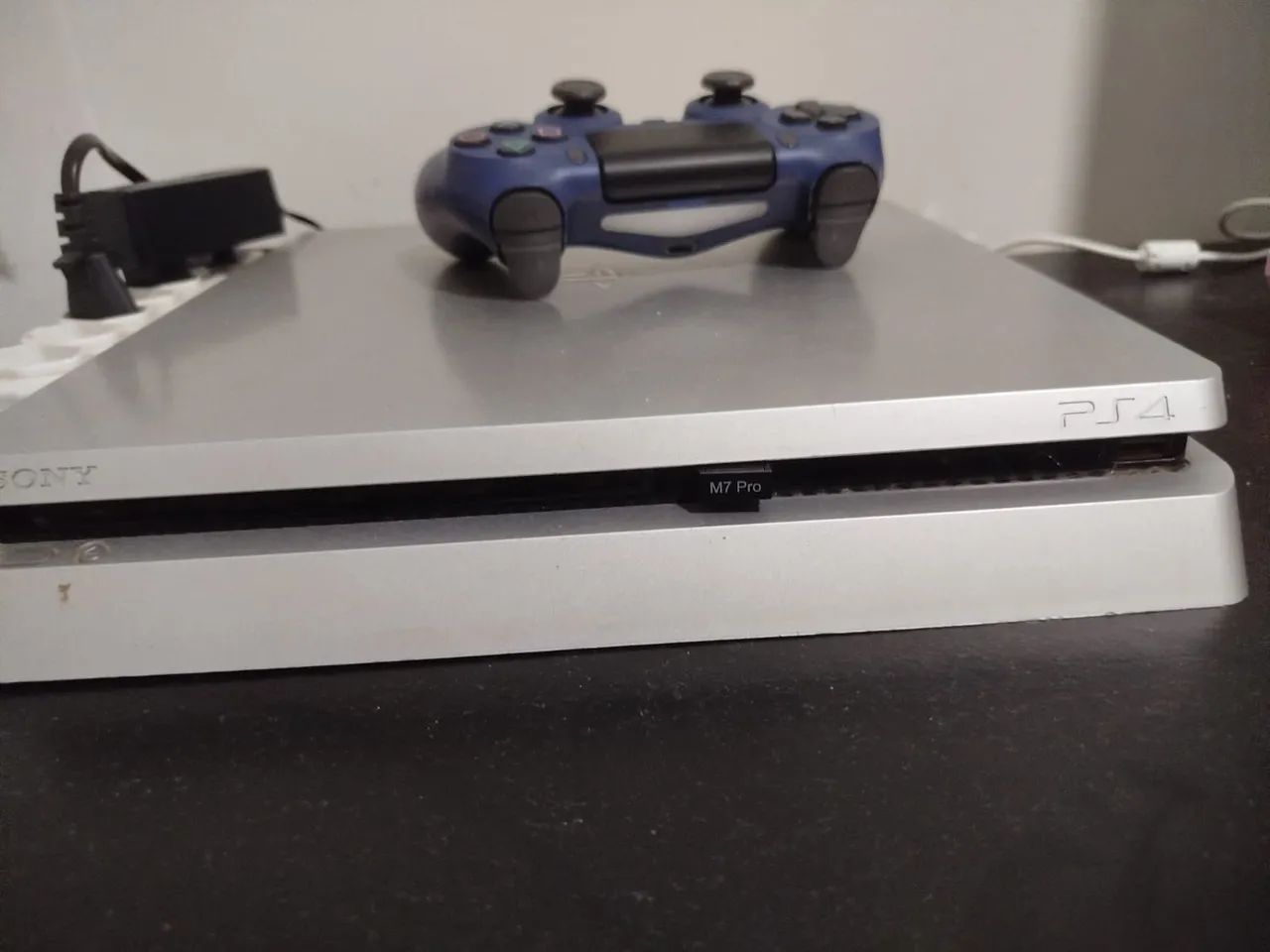 Playstation 4 Slim edição especial prata (controle gratis/brinde) - Foto 2