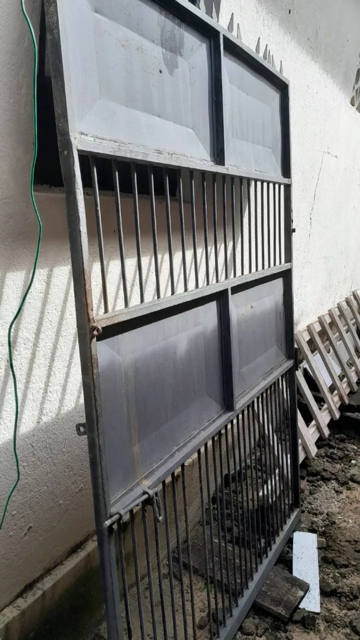 Portão de Ferro com Design Moderno