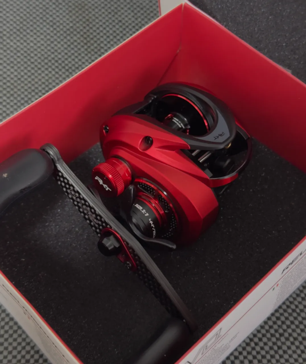 Carretilha Revo Rocket 5 LP DIREITA - Abu Garcia - Velocidade 10.1:1