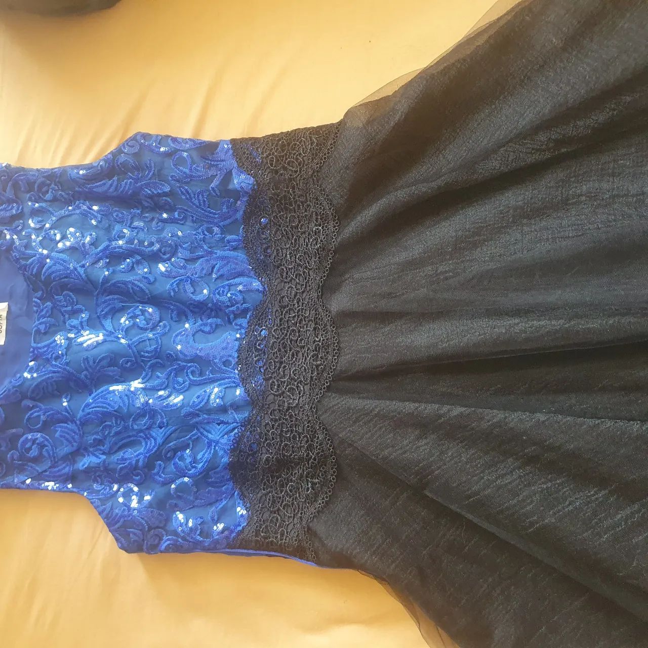 Vestido Azul Bordado com Paetês - Foto 2