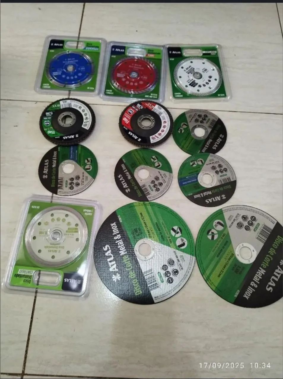 Lote de material de pintura, e disco de Makita, - Foto 4