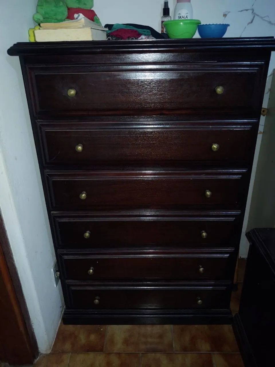 Vendo Cômoda Alta (6 Gavetas)