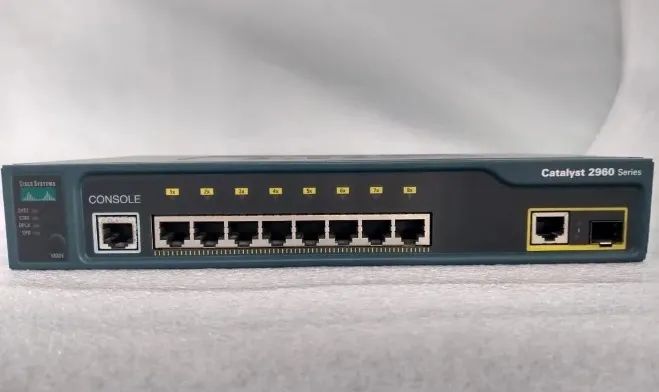 Switch Catalyst 2960 Series 8 Portas SI