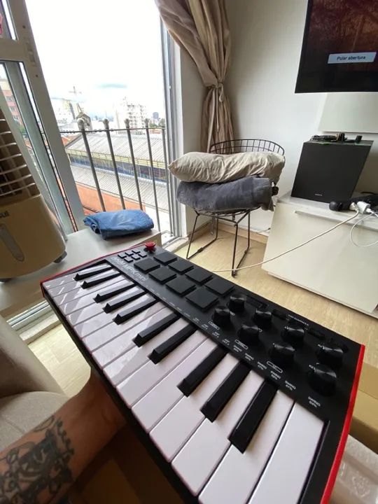 Teclado Controlador MIDI AKAI LPK25