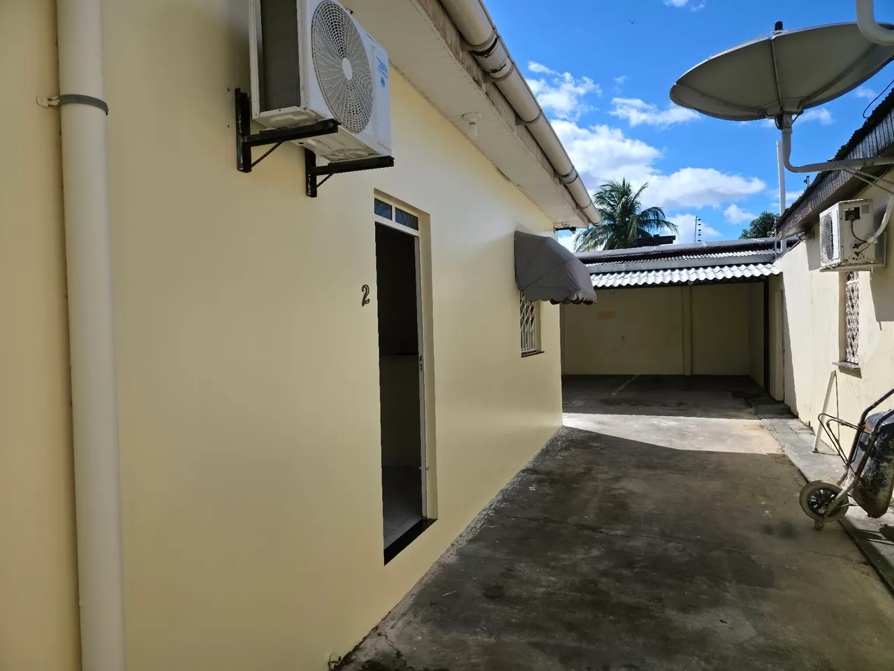 ALUGO APARTAMENTO EM EXCELENTE LOCALIZAÇÃO.