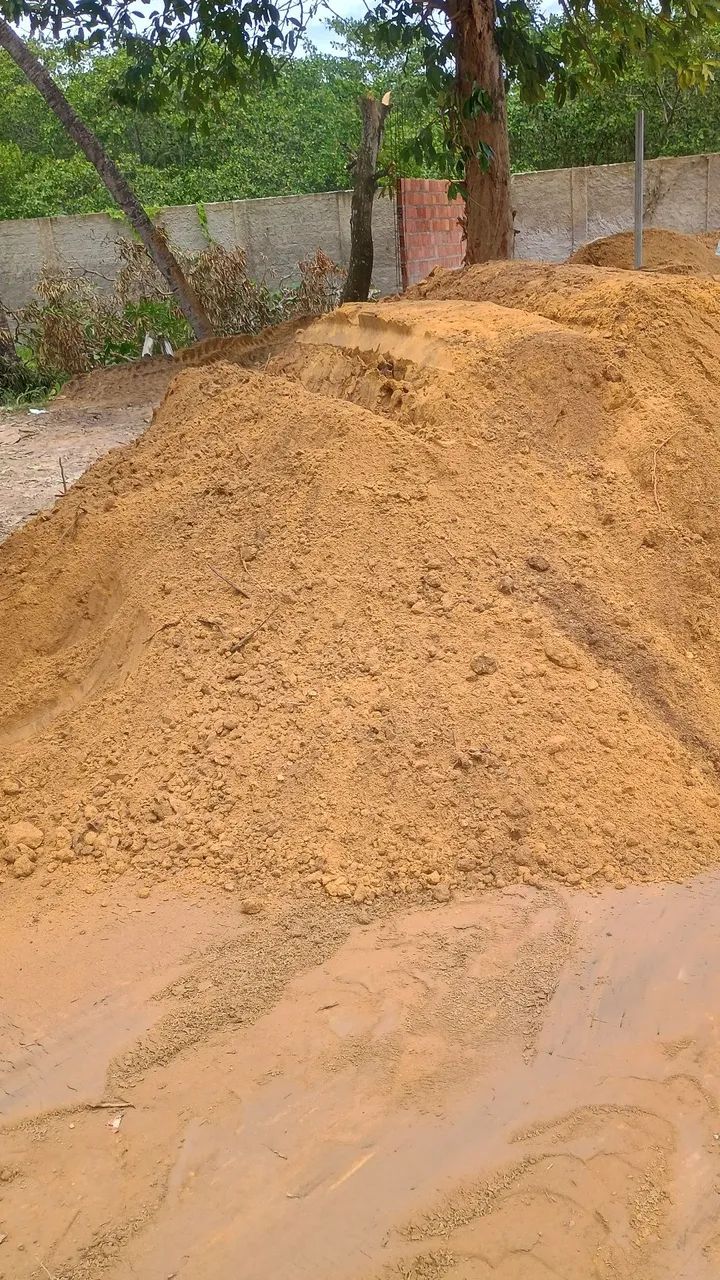 Vendo areia brita aterro e barro de jardim. - Foto 2
