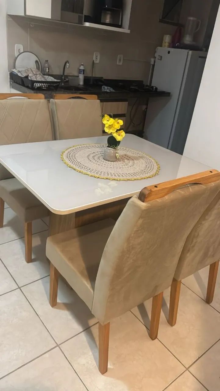 Mesa de Luxo - 4 cadeiras de madeira  - Foto 5