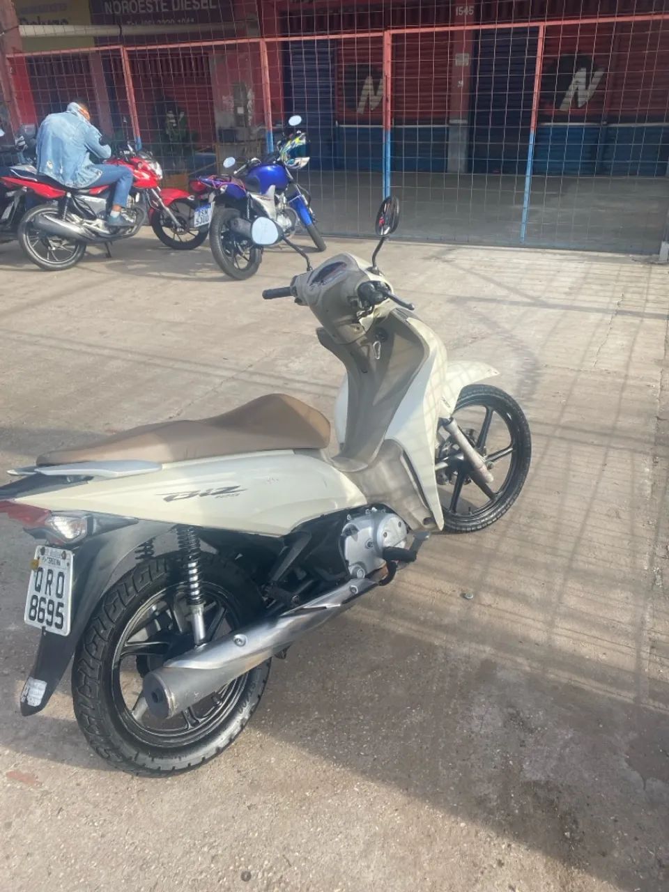 Moto toda revisada documentação ok só no ponta de andar única dona moto excelente  - Foto 5