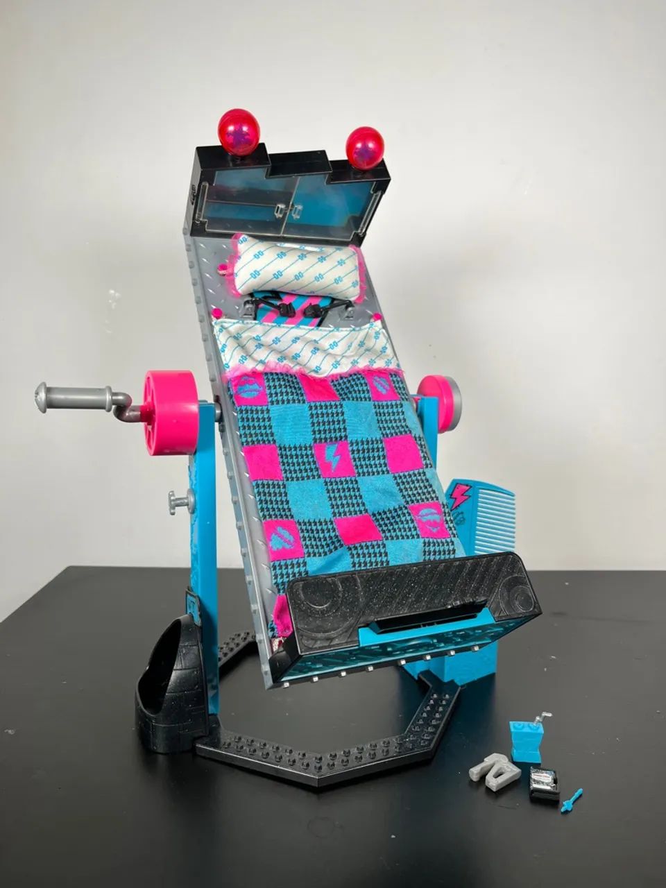 Cama Frankie monster high dead tired