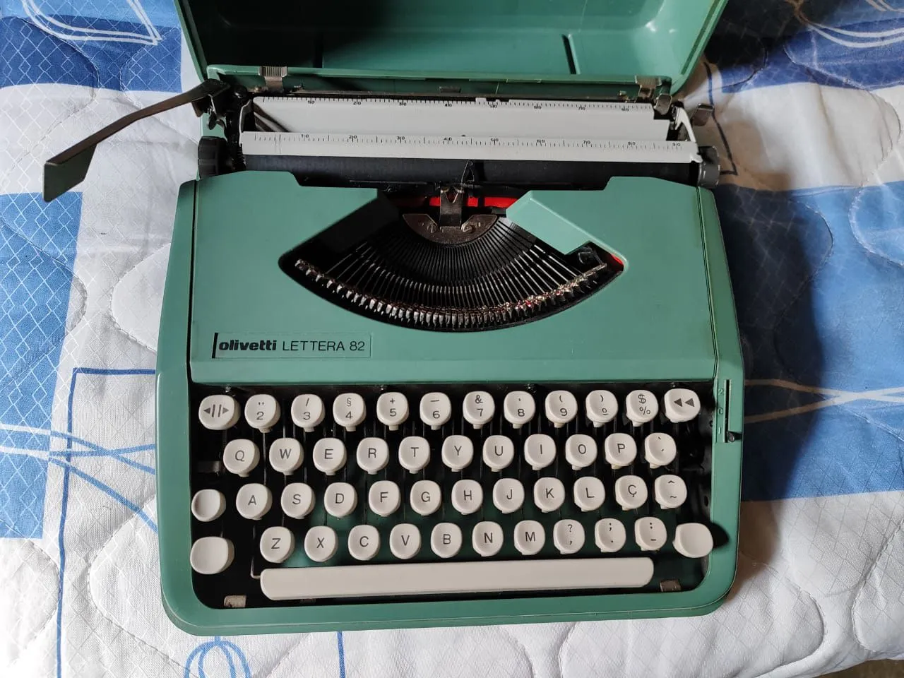 Máquina de Escrever Olivetti Lettera 82