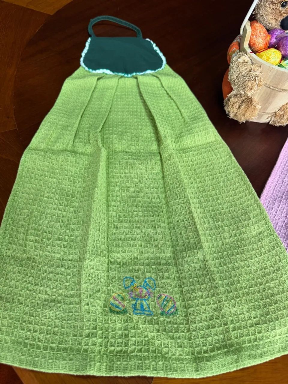 DUAS TOALHAS DE MÃO BORDADAS DE PÁSCOA  - Foto 2