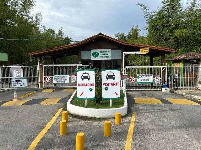 Excelente casa no condomínio Jardim Petrópolis I