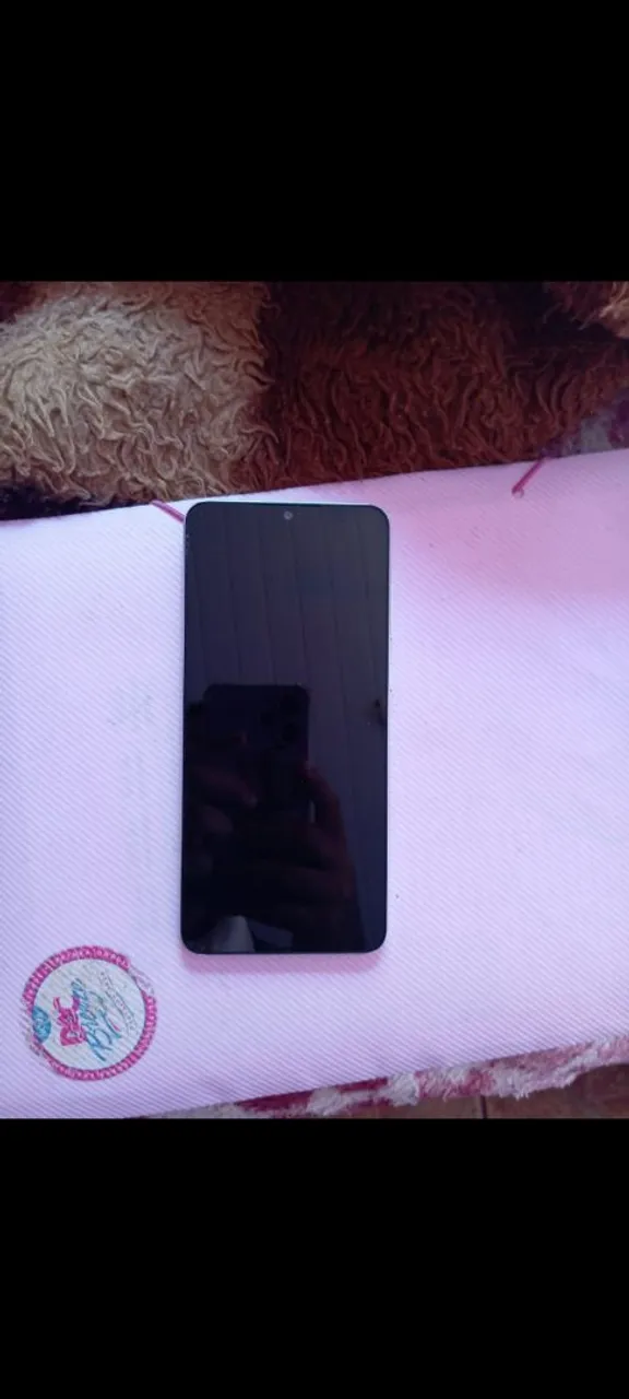 Vendo celular Galaxy a50 muito bom c tiver interesse podemos abaixar o preço.