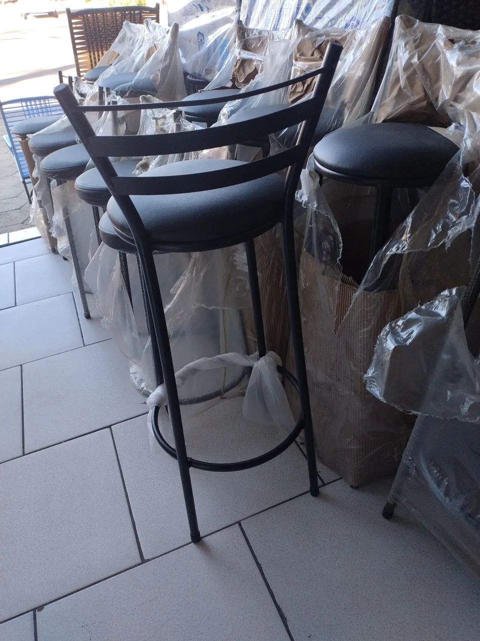 Banqueta alta com encosto NOVAS 75 cm altura até o acento  - Foto 2