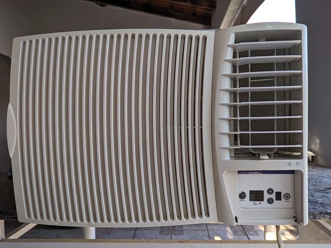 Ar 12.000 BTUs 220v Gelando 100% com garantia