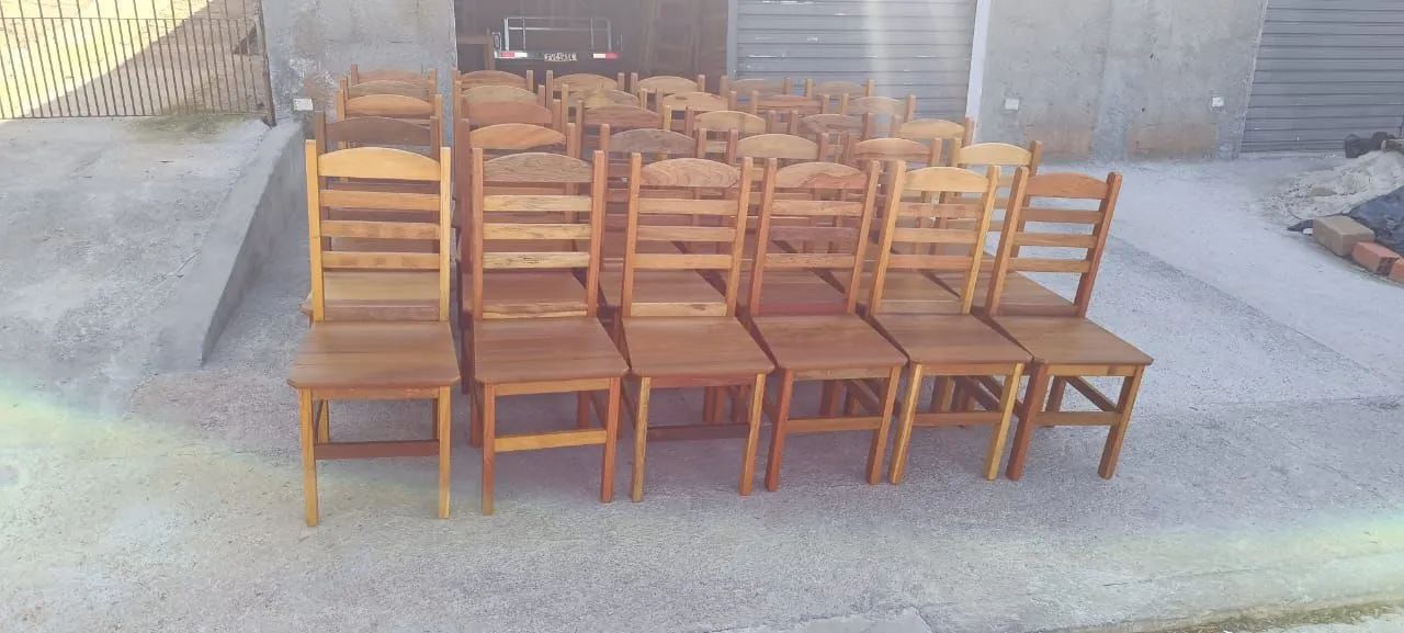 Cadeiras de madeira maciça NOVAS com uma demão de verniz $210,00 CADA no Pix a pronta  - Foto 3