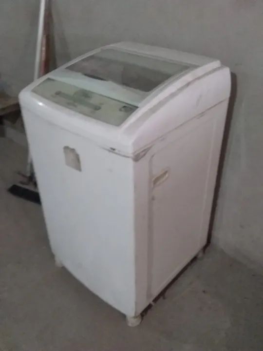 Vendo máquina de lavar usada em boas condições de uso.