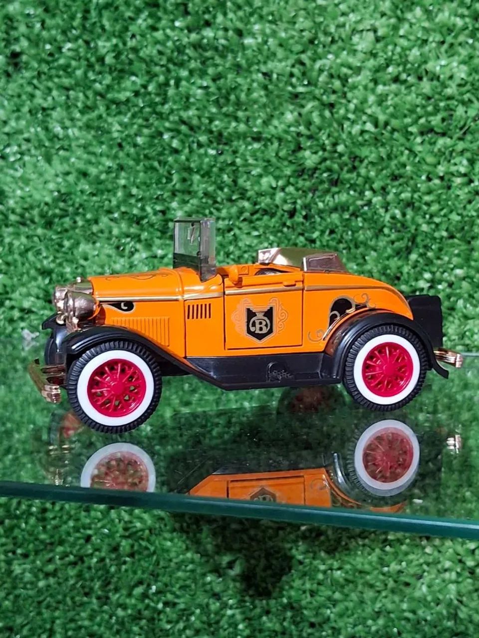 Miniatura de Carro Antigo Laranja - Foto 2