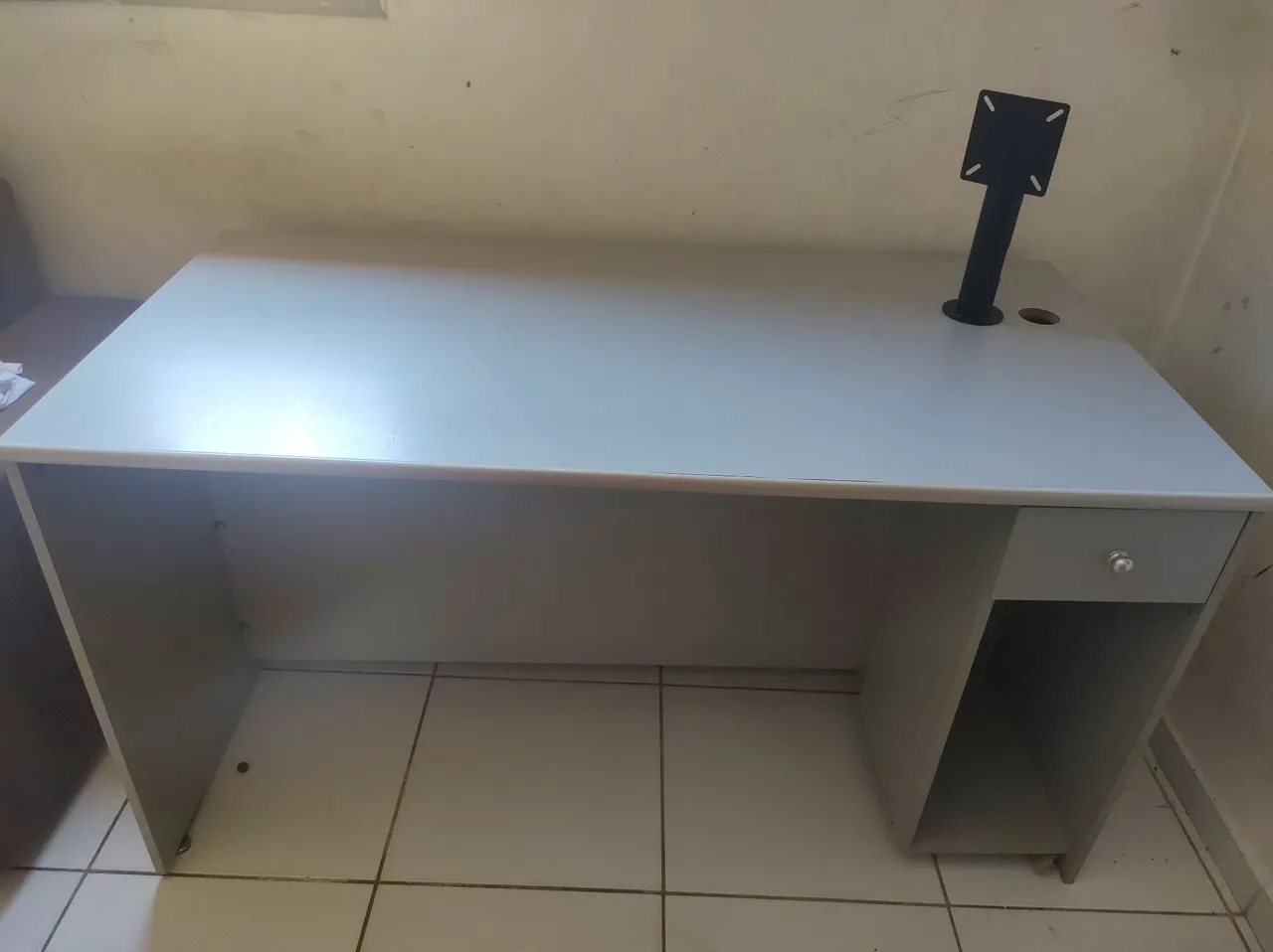 Mesa de Escritório com Gaveta