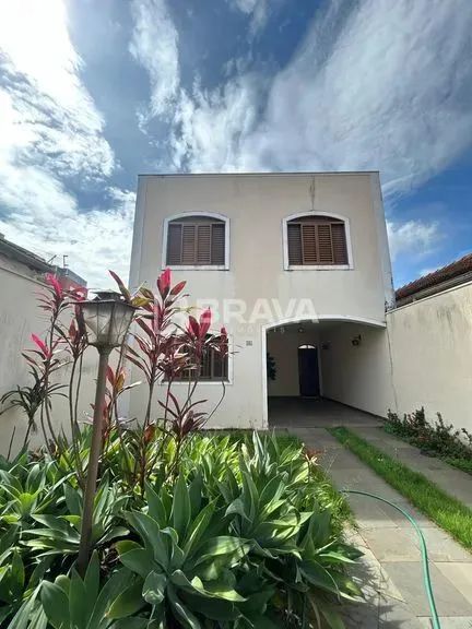 Casa 2 pavimentos com vaga de garagem a venda no Centro de Uberaba-MG