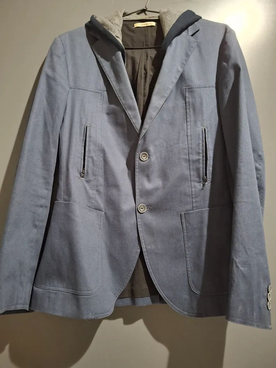 Blazer Azul com Capuz Removível - Estilo e Conforto