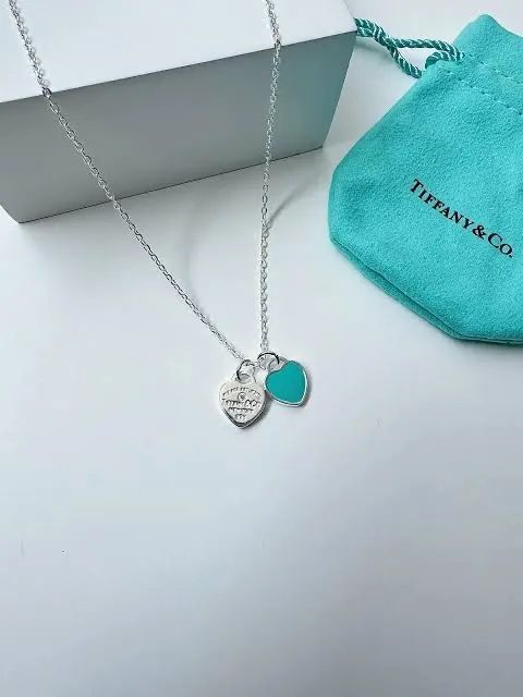 Colar Tiffany & Co. com Pingentes de Coração