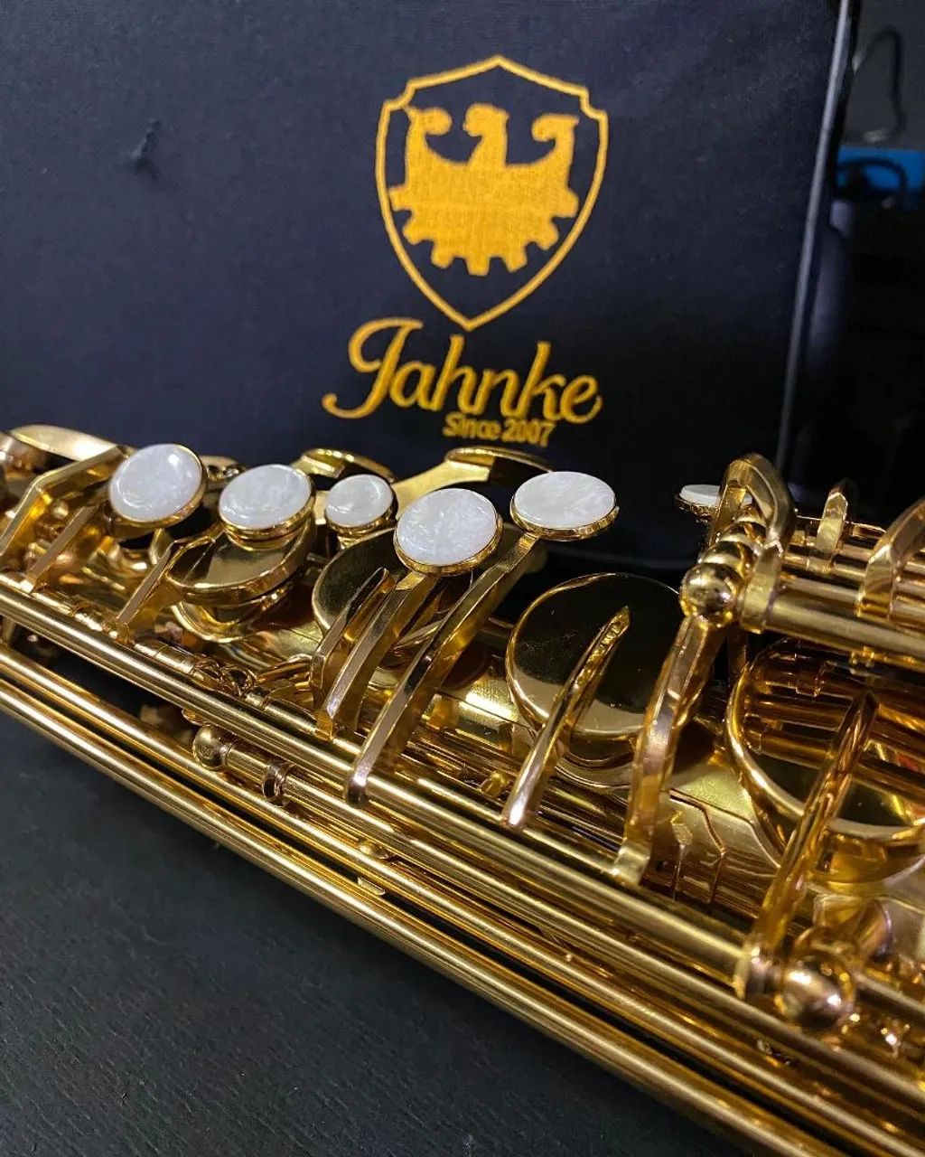 Saxofone Dourado Profissional - Instrumento Musical - Foto 3