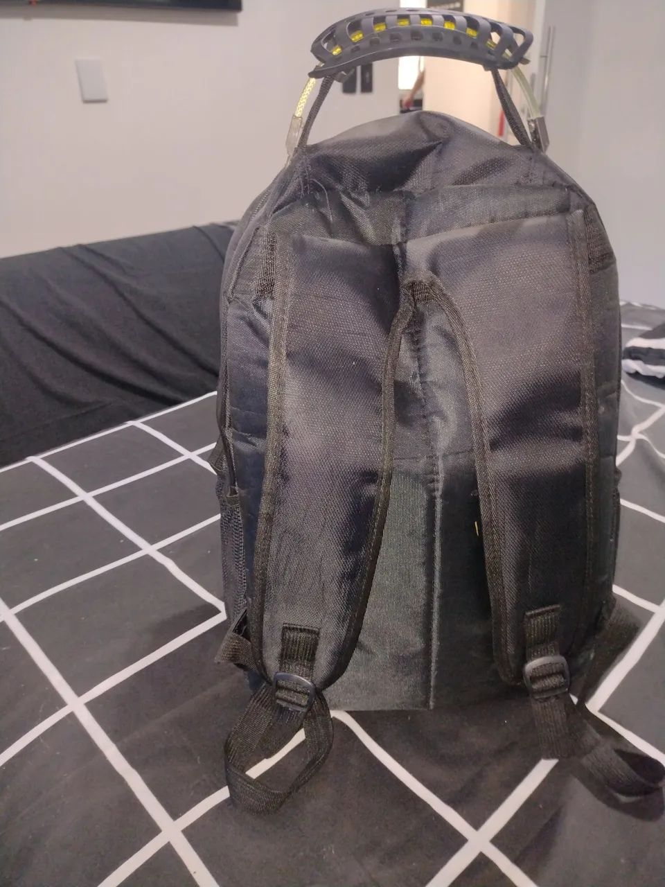 Mochila preta usada  - Foto 3