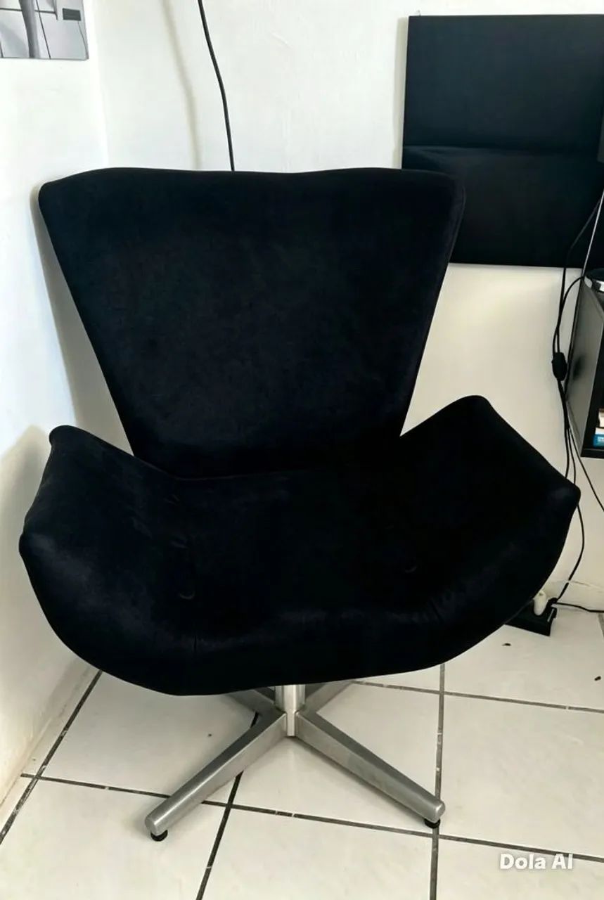 POLTRONA GIRATÓRIA PRETA 